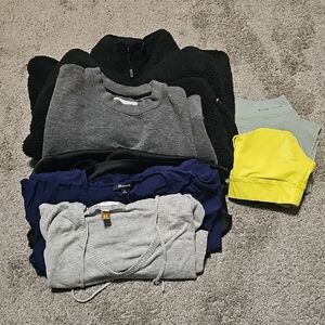 #11- Womens Bundle of 7 items Size M